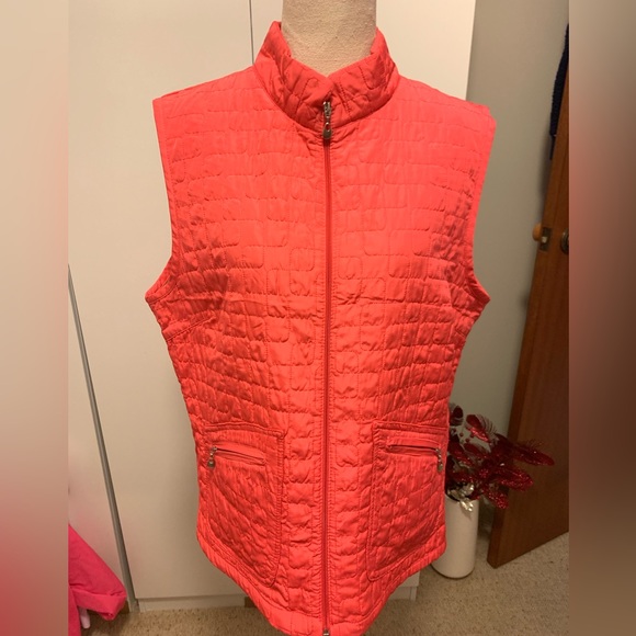Lightweight Quilted Vest - Picture 2 of 9